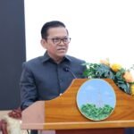 រដ្ឋបាលក្រុងអរិយក្សត្រ៖ នាព្រឹកថ្ងៃអាទិត្យ ៨រោច ខែភទ្របទ ឆ្នាំមមី អដ្ឋស័ក ព.ស. ២៥៧០ ត្រូវនឹងថ្ងៃទី៤ ខែតុលា ឆ្នាំ២០២៦, លោក អុន សារ៉ាត់ នាយករងរដ្ឋបាលសាលាក្រុង តំណាងលោក ចាន់ តារា អភិបាល នៃគណៈអភិបាលក្រុងអរិយក្សត្រ បានចូលរួមវគ្គបណ្តុះបណ្តាលស្តីពី “ការពង្រឹងការងារសាធារណមតិ និងការប្រឆាំងព័ត៌មានក្លែងក្លាយ ក្នុងយុគសម័យបញ្ញាសិប្បនិម្មិត” ដែលរៀបចំដោយ គណៈកម្មាធិការជាតិសម្របសម្រួលកិច្ចការព័ត៌មាន និងសាធារណៈមតិ ក្រោមអធិបតីភាពដ៏ខ្ពង់ខ្ពស់ ឯកឧត្តម ស្វាយ ស៊ីថា ទេសរដ្ឋមន្ត្រី ទទួលបន្ទុកបេសកកម្មពិសេស និងជាប្រធានគណៈកម្មាធិការជាតិសម្របសម្រួលកិច្ចការព័ត៌មាន និងឯកឧត្តម គួច ចំរើន អភិបាល នៃគណៈអភិបាលខេត្តកណ្តាល នៅសាលប្រជុំធំ គ.១១